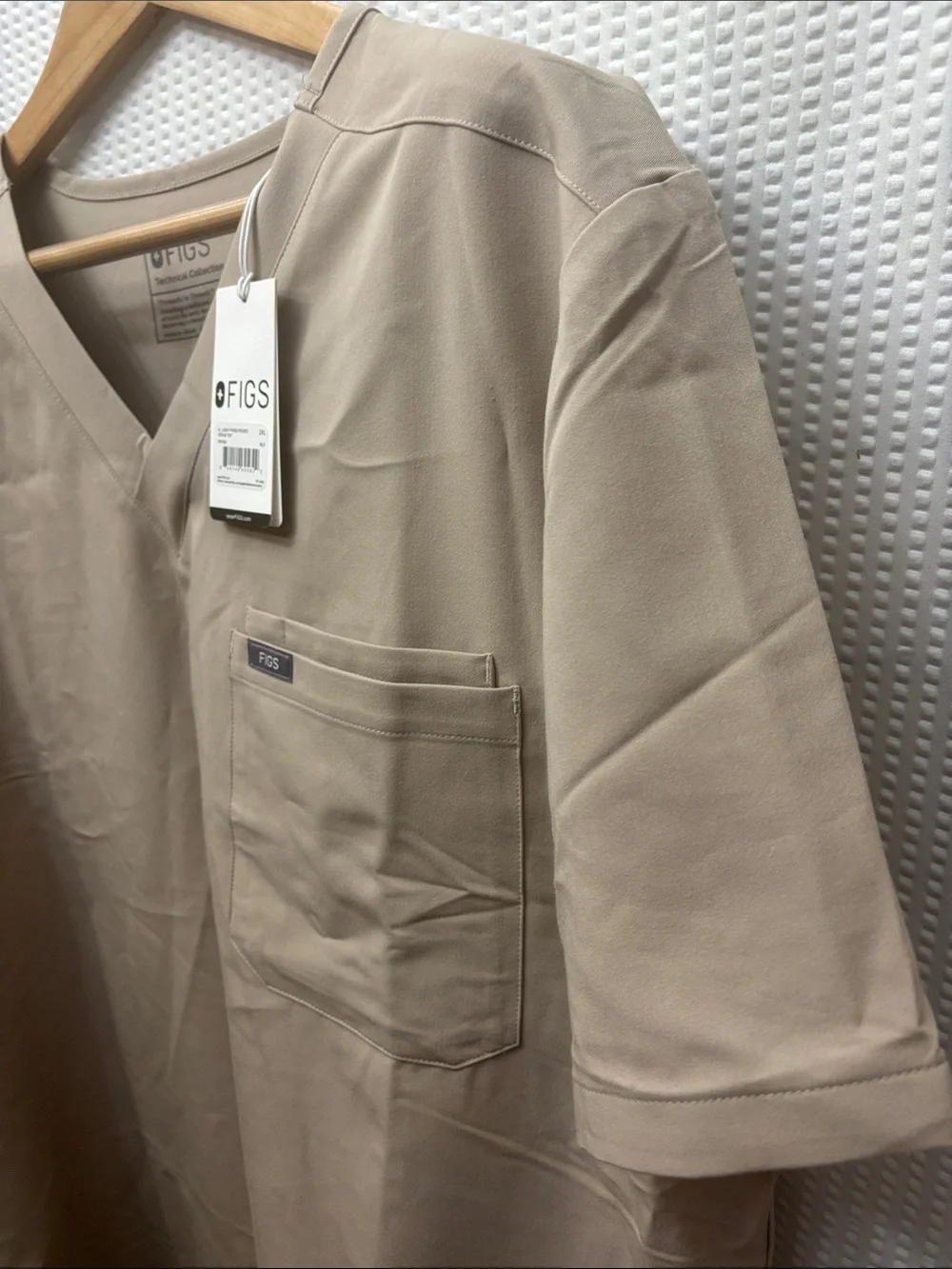 FIGS Men Short Sleeve V-Neck Scrub Top - Sand Beige